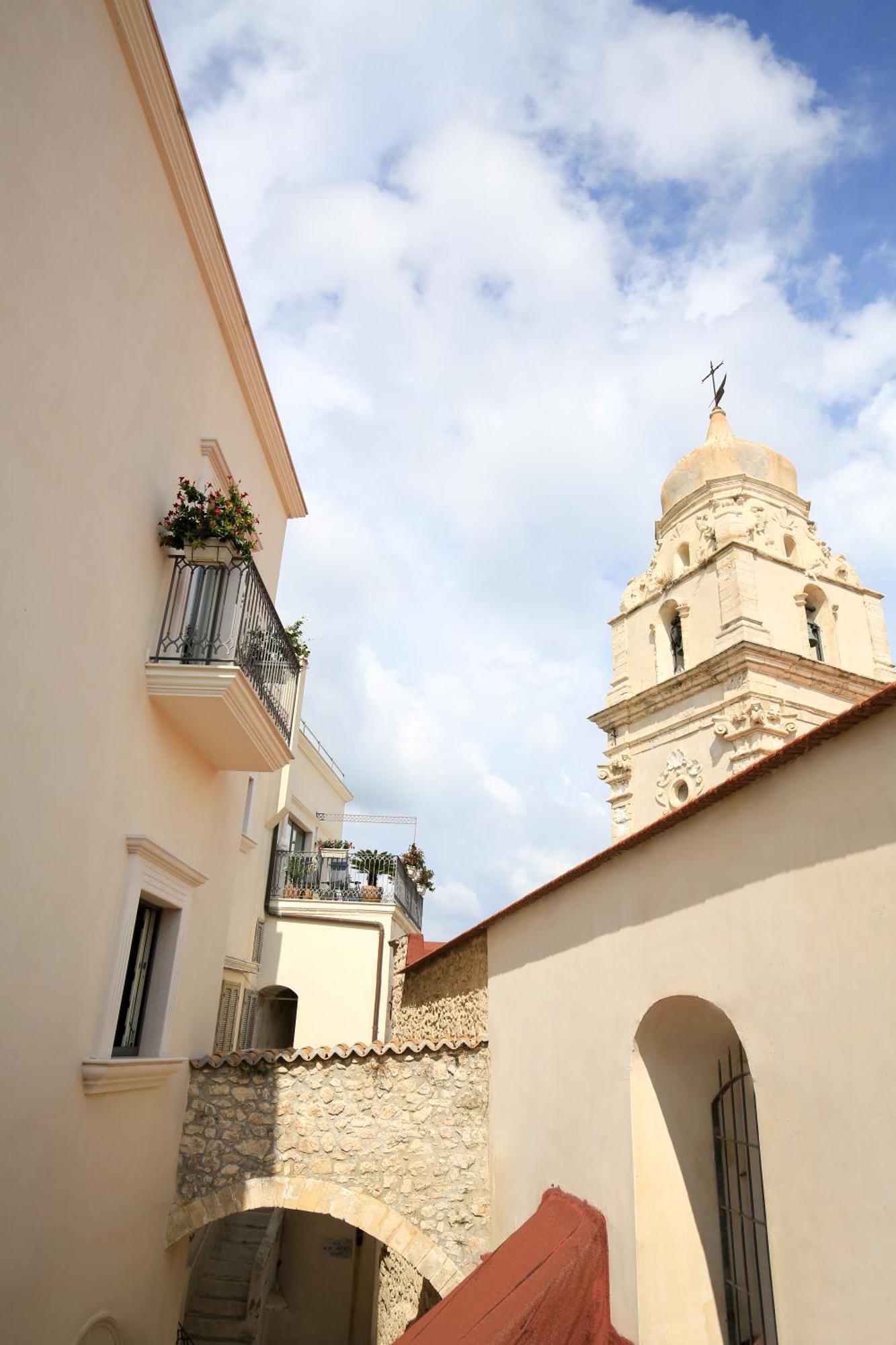 Al Castello Relais Bed and Breakfast Vieste Exteriör bild